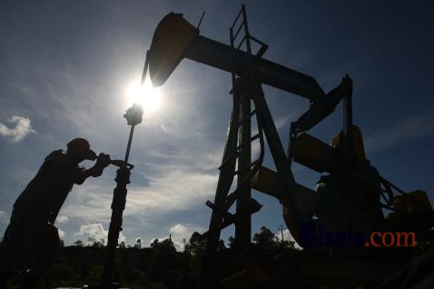 OIL PRICES: Asian Economic Woes Weigh, WTI Tumbles Below $50 A Barrel