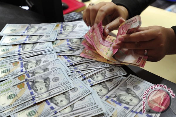U.S. dollar pressured lower by Fed minutes